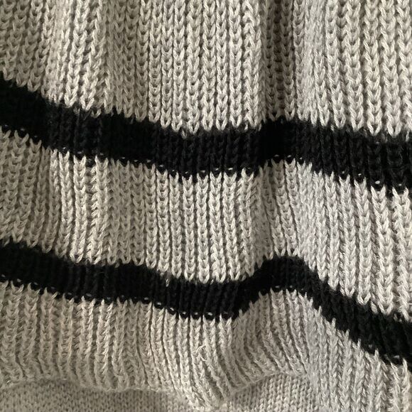 Very J Ruffle Top Knit Comfy Cozy Cozycore Grey Striped Knitted Sweater Large - Picture 11 of 11